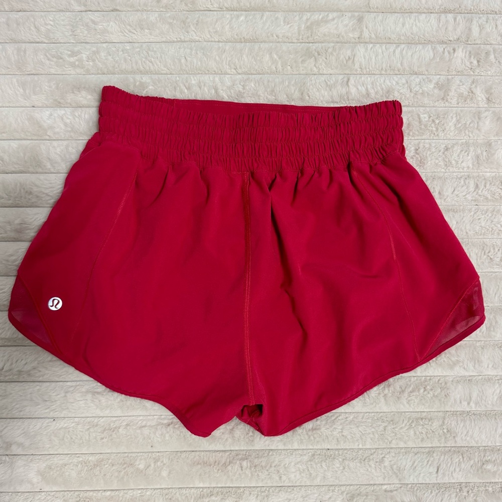 SOLD // Lululemon Hotty Hot High-Rise Short 2.5”